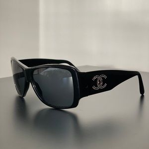 CHANEL Sunglasses